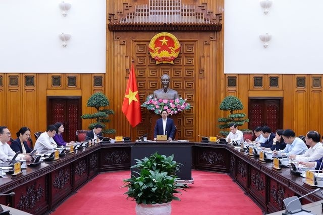 Sáng nay 25/4/2023, Thủ tướng chủ trì cuộc họp với các bộ, ngành về lãi suất, trái phiếu doanh nghiệp và thị trường bất động sản