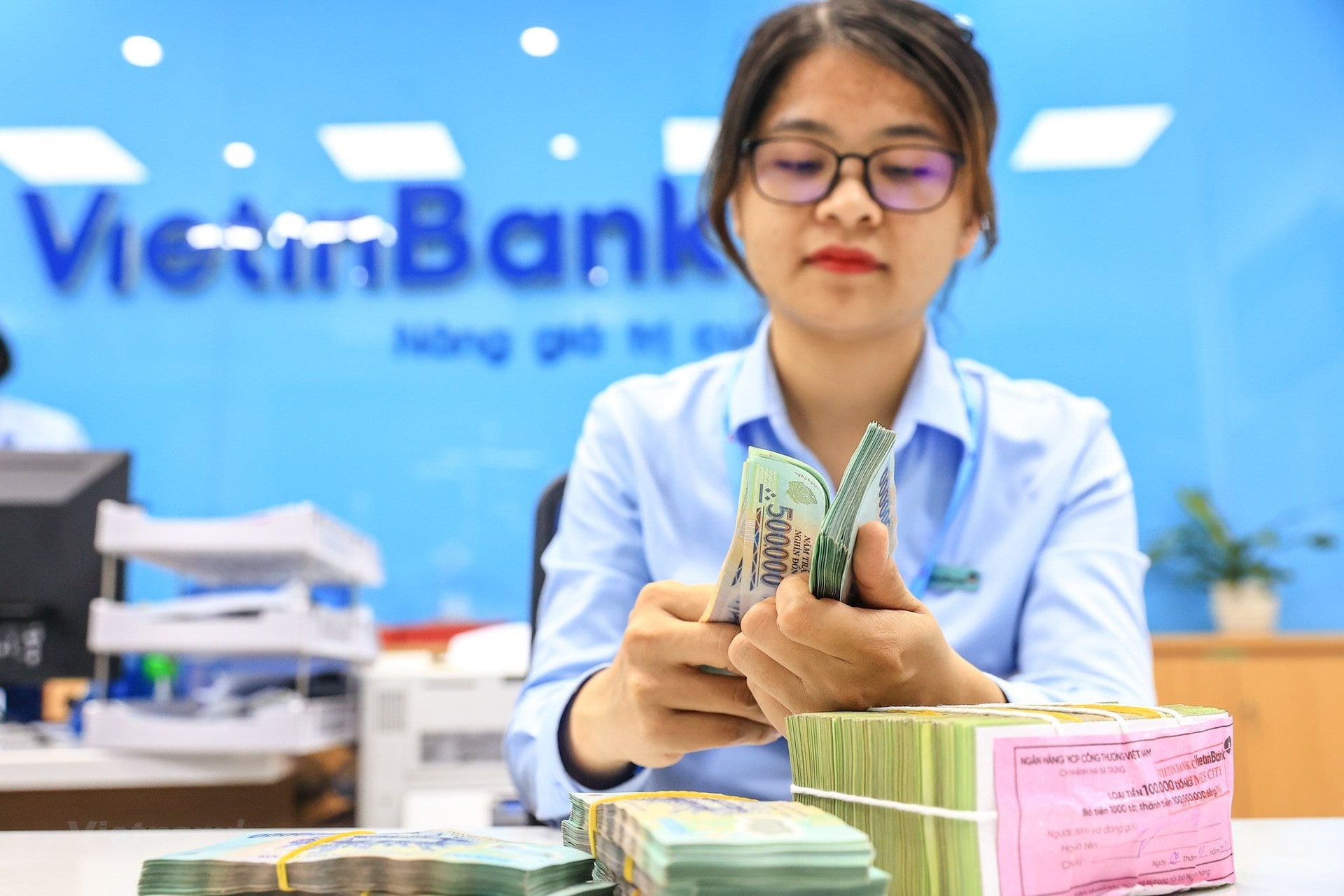 Ngân hàng ồ ạt thông báo giảm lãi suất cho vay