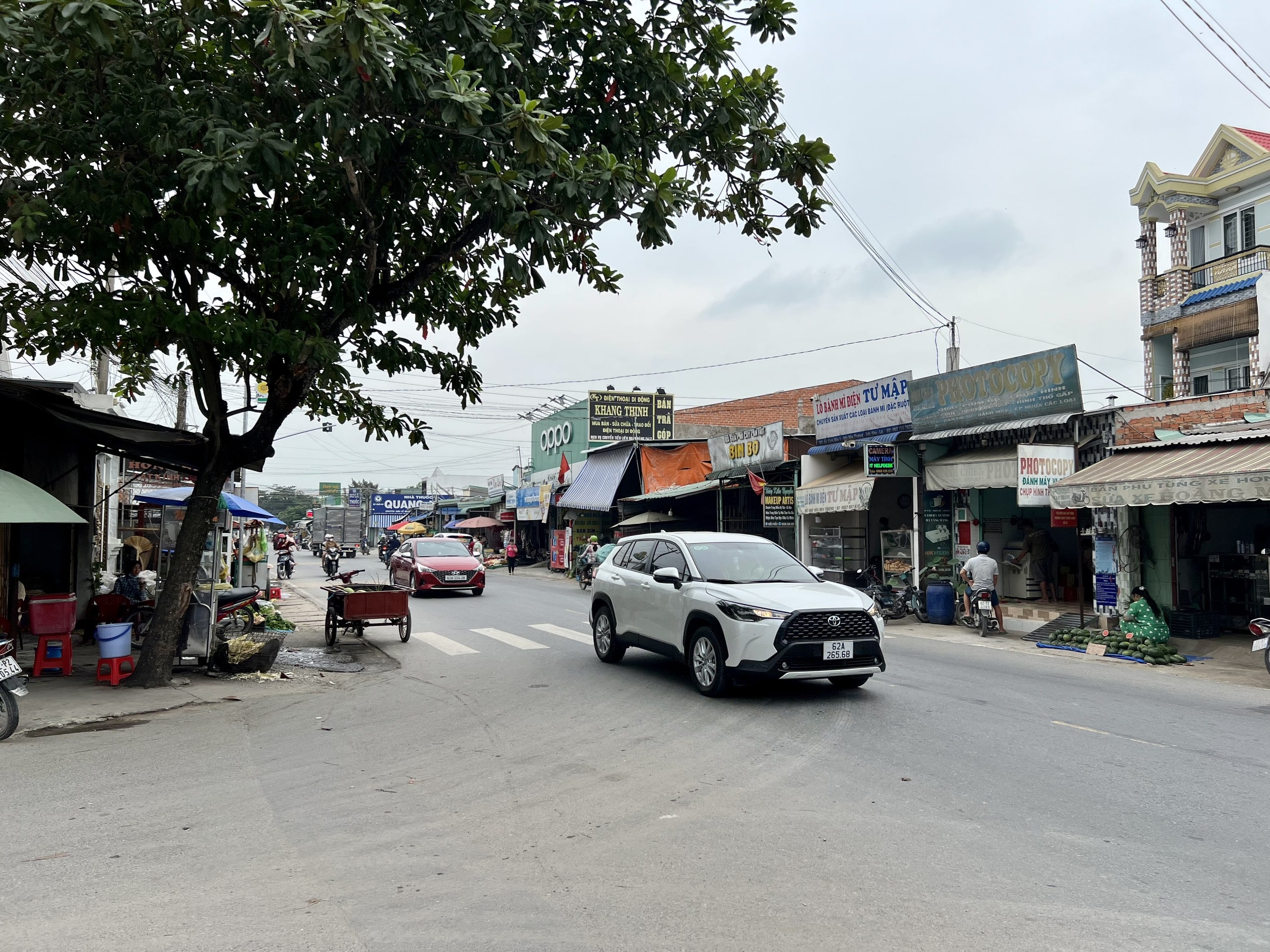 Bán gấp 2 lô đất giá rẻ sau lưng UBND, Chợ, BHX, Trường THCS Đức Hòa Thượng. Giá 820 triệu, SHR